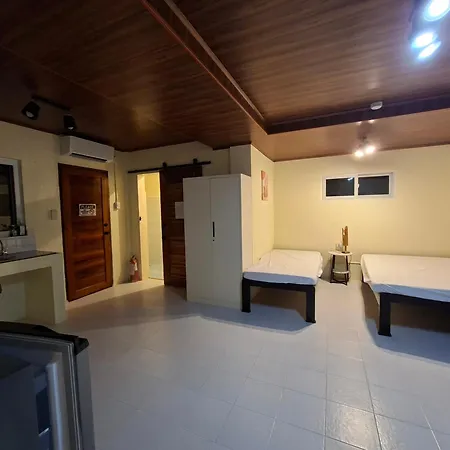 Loti\'S Guesthouse