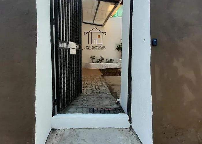 Pensión Loti's